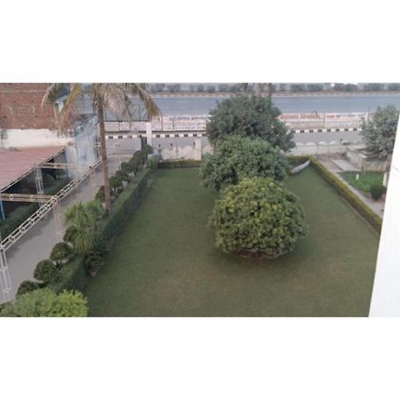 Hotel Sangam, فاراناسي المظهر الخارجي الصورة